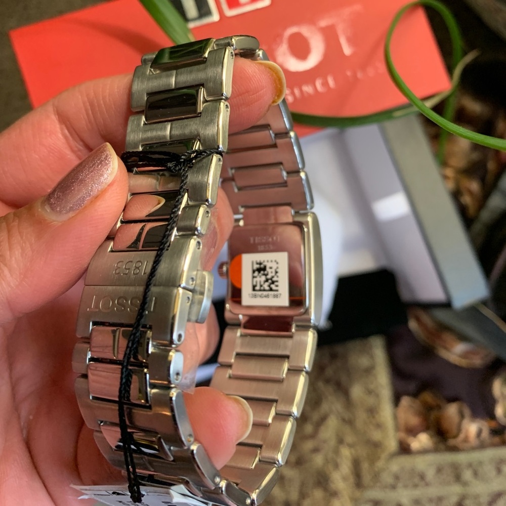 Authentic TISSOT T02 31mm stainless steel mother of Pearl watch - Picture 8 of 11